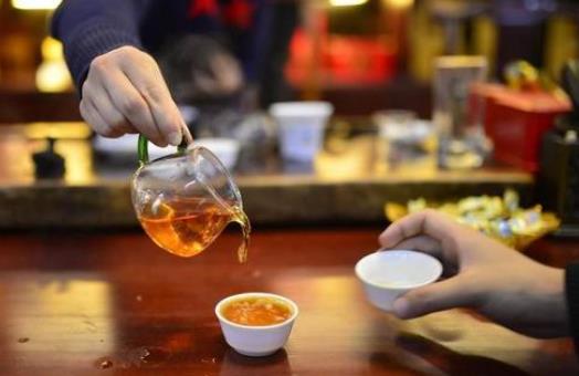 喝茶的好處多多,那么女性哪些時(shí)候不宜喝茶?