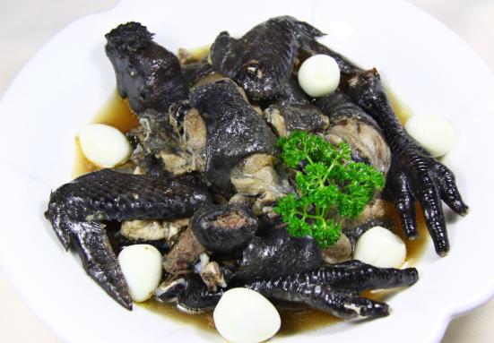 烏雞比一般的雞營養價值高嗎?烏雞好吃還是普通雞肉好吃?