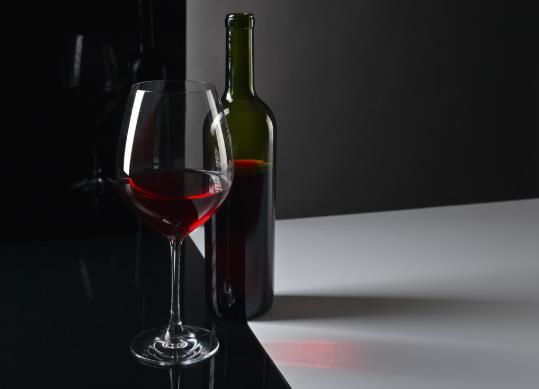 喝紅酒吐了之后多久可以醒酒?女生能喝1瓶紅酒算酒量好嗎?