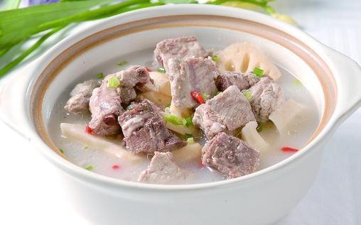 骨頭湯要先過(guò)水嗎 骨頭湯喝多了會(huì)痛風(fēng)嗎