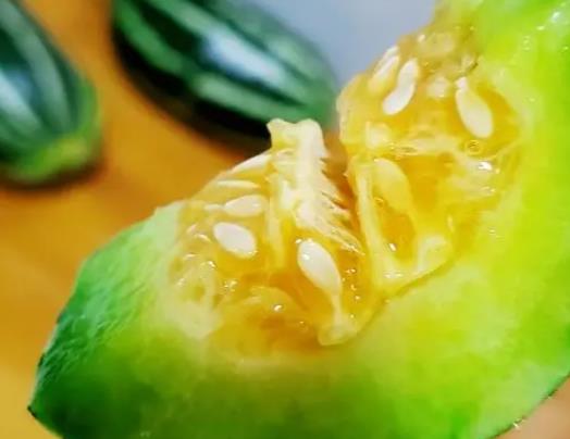 羊角蜜是帶皮吃還是削皮吃?沒成熟的羊角蜜能吃嗎?