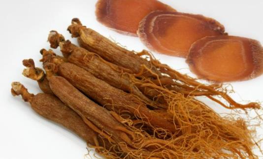紅參和西洋參能一起吃嗎 紅參和西洋參哪個適合老年人