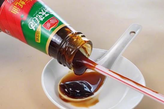 蠔油在常溫下變成液態還能吃嗎?蠔油在常溫下放了很久還能用嗎?