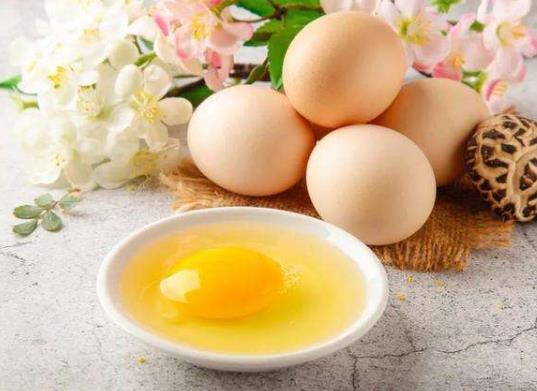 生雞蛋用什么東西裝才不爛?生雞蛋打散后能放多久