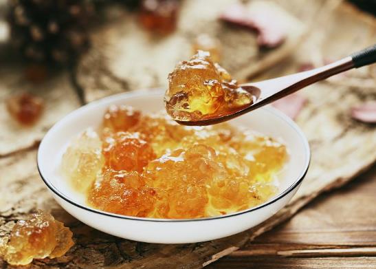 采摘的新鮮桃膠如何處理才能食用?桑灰湯泡桃膠的原理