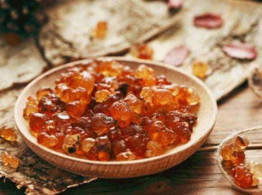 采摘的新鮮桃膠如何處理才能食用?桑灰湯泡桃膠的原理