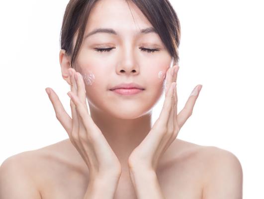 早c晚a可以用美白面膜嗎?早c晚a不耐受會(huì)長(zhǎng)痘嗎