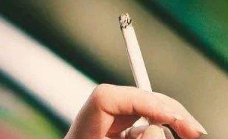 生活中不好的習慣會導致皮膚有皺紋 有這影響皺紋的六大不良習慣