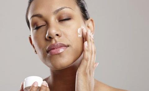 皮膚高度過敏用什么保濕 皮膚高度過敏該怎么保養(yǎng)