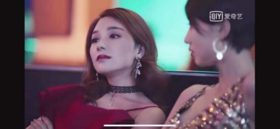 為了演《破冰行動》霸氣冷艷女毒販 她用激光瘋狂“打臉”