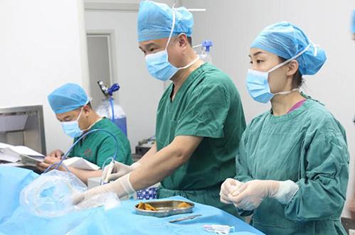 濟南顯微外科醫(yī)院為20歲甲狀腺結節(jié)患者消融治療,美觀無疤痕