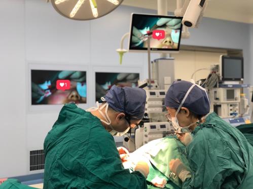 西京孫峰醫(yī)生在西安國(guó)際醫(yī)學(xué)中心坐診成功參加學(xué)術(shù)會(huì)手術(shù)演示