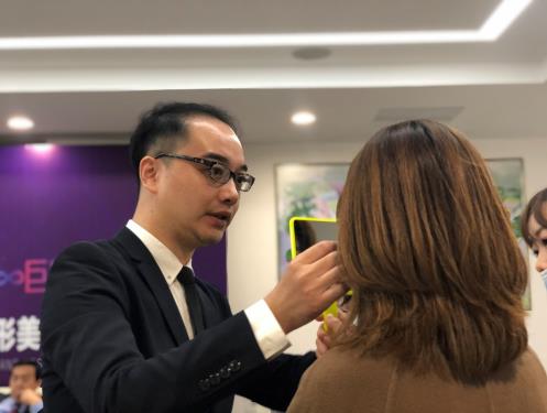 西京孫峰醫(yī)生在西安國(guó)際醫(yī)學(xué)中心坐診成功參加學(xué)術(shù)會(huì)手術(shù)演示