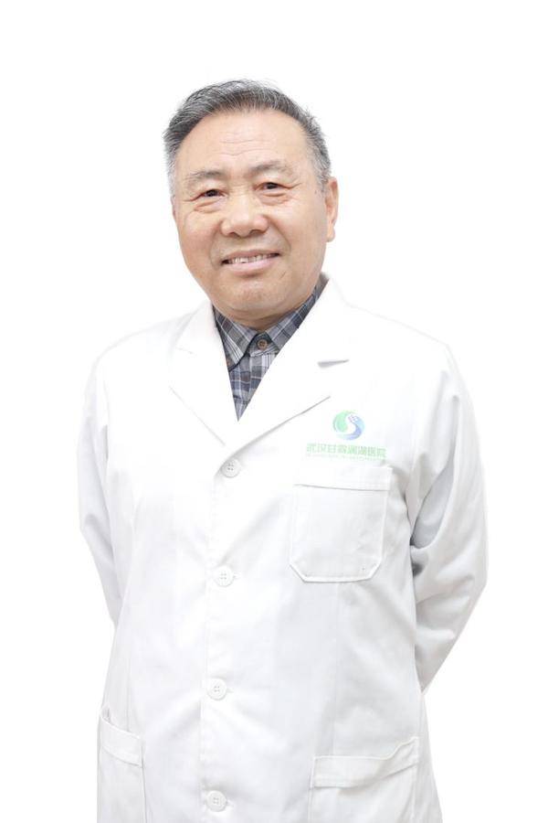 武漢甘霖瀾湖醫院中醫科主任王建久:大醫精誠50載,婦科圣手巧醫患者難