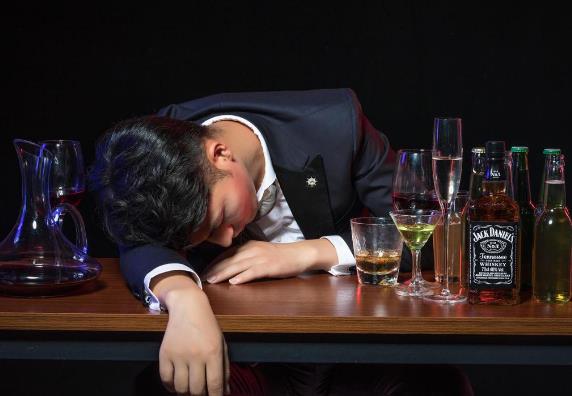 做運(yùn)動(dòng)醒酒快嗎?喝酒的小妙招