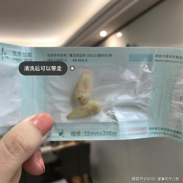 網友:年齡大了還能矯正嗎?武漢仁愛口腔醫師告訴你:整牙任何時候都不晚!