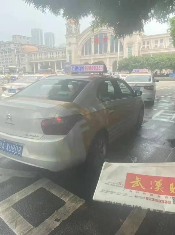 網友:牙齒不齊想矯正但又不想拔牙該怎么治療?仁愛口腔醫師表示不拔牙也能讓你擁有一副微笑臉!