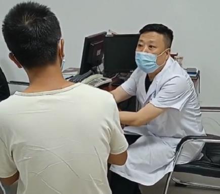 為什么男性白癜風更容易擴散?新軍都醫(yī)院男性白癜風診療專家趙河臣主任總結了這些原因