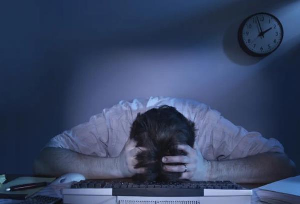 經(jīng)常熬夜抽煙的人會(huì)爆瘦嗎?失眠的時(shí)候應(yīng)該繼續(xù)睡嗎