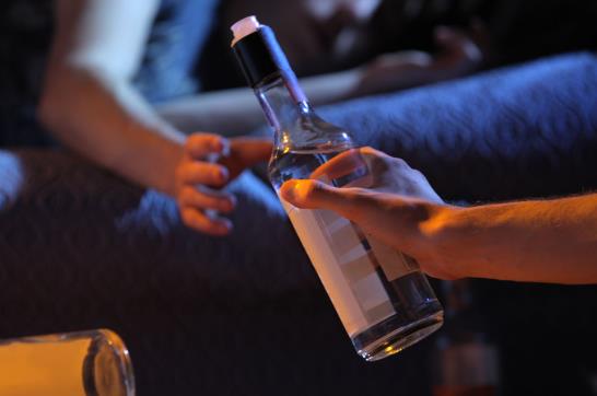 喝酒后四肢無(wú)力發(fā)麻怎么辦?喝酒解酒慢為什么?