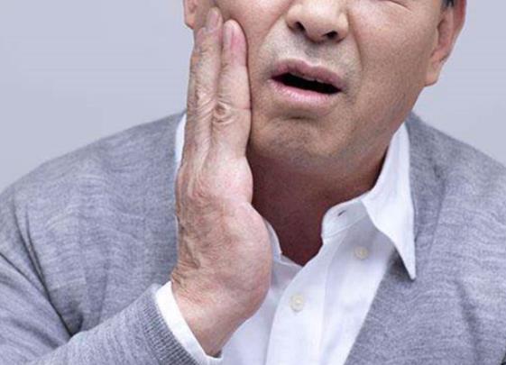 口腔潰瘍是病嗎?上火會(huì)引起口腔潰瘍嗎?