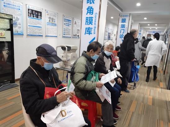 眼科專家齊聚,武漢普瑞眼科醫院疑難眼病會診廣受百姓好評
