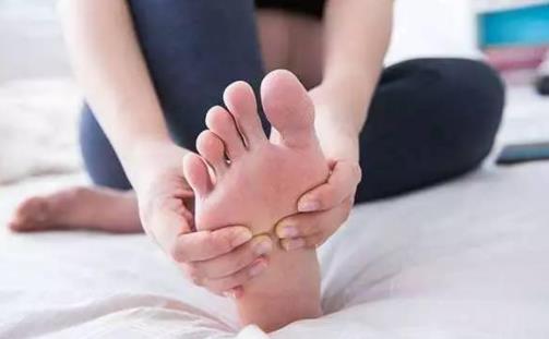 導(dǎo)致抽筋的原因是什么 運(yùn)動的時候抽筋該怎么辦