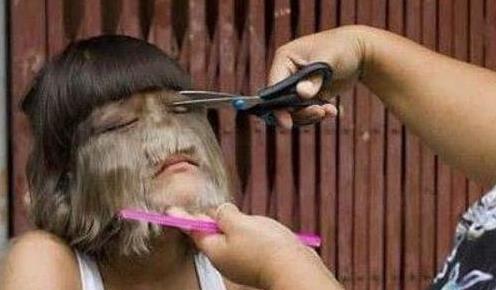 世界上體毛最長的女人艾米麗·蘇珊,全身是毛如同猿猴