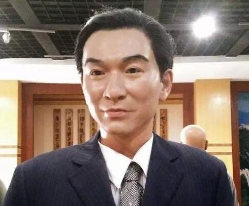 國內最丑蠟像館,不看展示牌都不知道他們是誰!