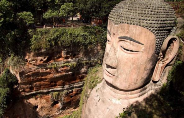 世界上最大的石刻佛像 樂山大佛高71米 國家5A級旅游景區
