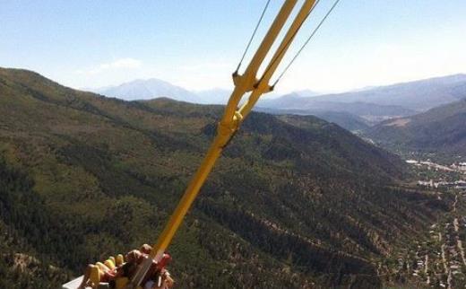 世界上最危險的游樂設施 死亡秋千建在高達400米的懸崖邊