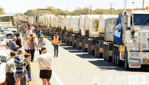 世界上最長(zhǎng)的卡車 MILLAU卡車長(zhǎng)800米比火車長(zhǎng)