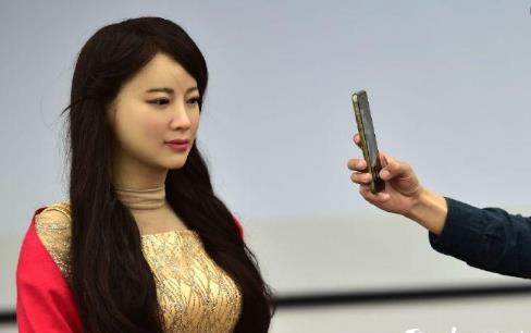 中國最美機器人 佳佳竟被問是否有男朋友