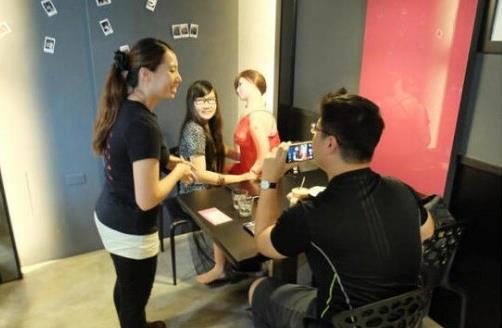 世界首家性主題餐廳 Funny Sex會(huì)提供充氣娃娃作陪