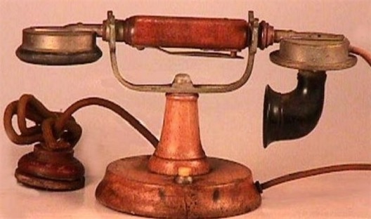 世界最早的電話機 1875年由貝爾發明