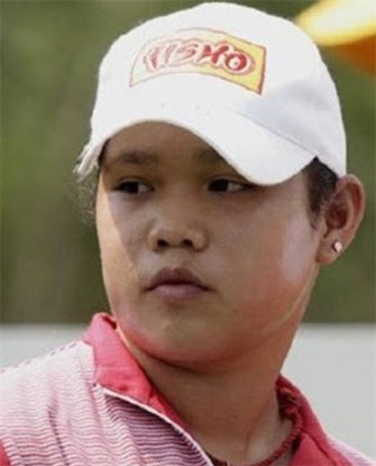世界上最小的高爾夫頂級選手 11歲的阿利雅-朱塔奴卡恩打進頂級賽場