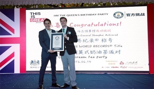 最大規模的英式奶油茶派對 英國駐上?傤I事館的派對共735人