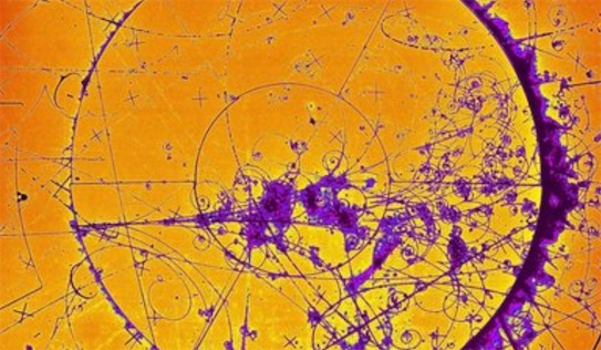 最大的氣泡室 歐洲氣泡室直徑3.7米 磁場35000高斯