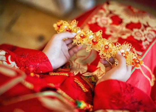 結婚為什么不能半路下車?為什么結婚被綁在電線桿上?