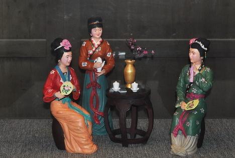 金瓶梅品茗閑話,臺兒莊古城景區建武松殺嫂祭兄雕塑,潘金蓮胸部竟全裸惹爭議