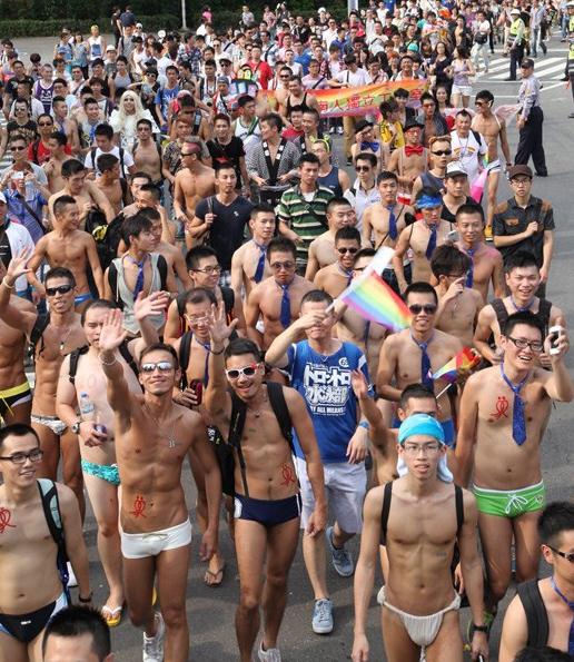 臺灣5萬名同性戀大游行,呼吁同志要婚姻平權,也要伴侶多元