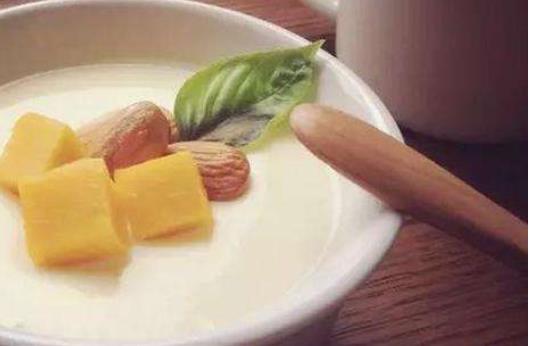 之前還飽滿的乳房開始下垂 盤點產后食補豐胸良方