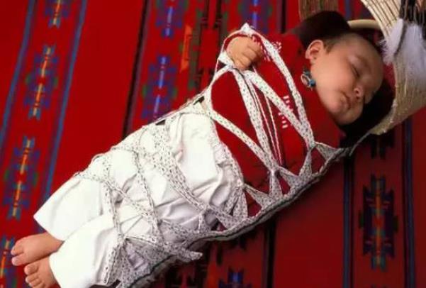 想要孩子擁有筆直長腿,家長應(yīng)及時給孩子定制矯正鞋干預(yù)