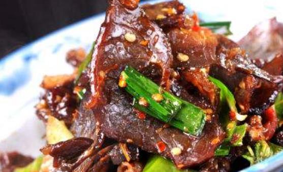 喝酒是很多男人都喜歡的一個(gè)事情 這4種食物千萬別拿來當(dāng)下酒菜