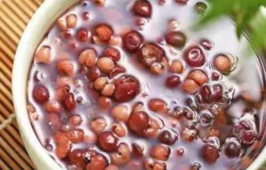 女人濕氣重會使女人出現小便渾濁 推薦2種去濕的食物
