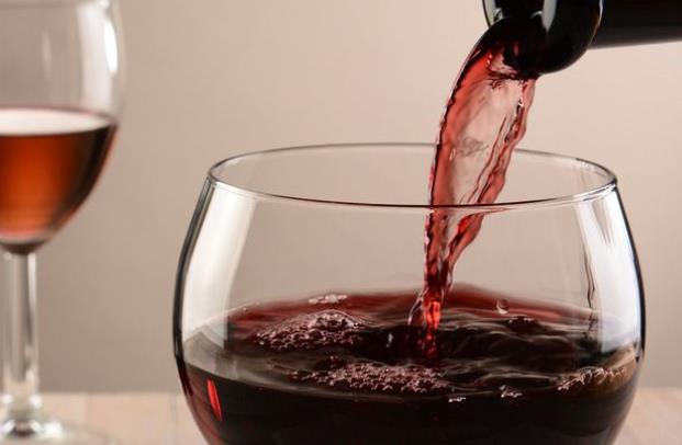 紅葡萄酒有很好的養生作用 女人喝紅葡萄酒7大功效