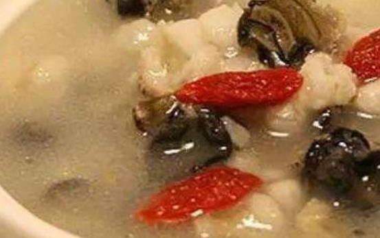 八款保健養(yǎng)生的藥膳湯 我們的保健養(yǎng)生意識越來越強