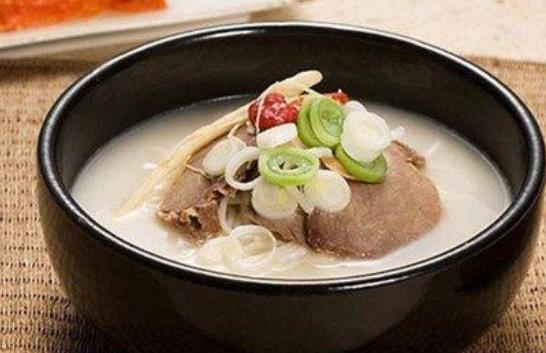 八款保健養(yǎng)生的藥膳湯 我們的保健養(yǎng)生意識越來越強
