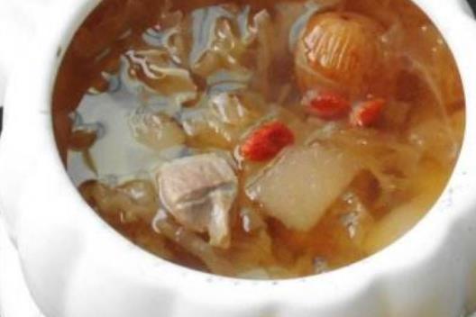 女人5款養(yǎng)生湯 潤(rùn)膚潤(rùn)燥更養(yǎng)陰