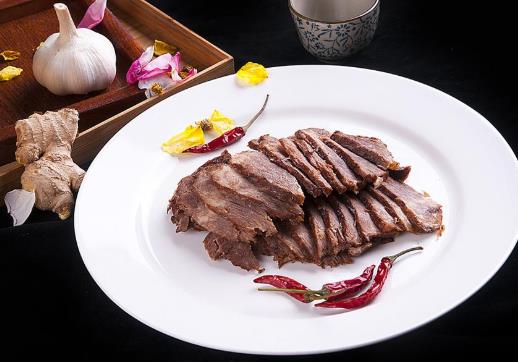 鹵好的牛肉怎么切才不散?做鹵牛肉又好吃又香的技巧是什么?